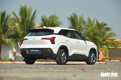 Chi tiết Mitsubishi Xforce tiêu chuẩn giá 620 triệu đồng: Vẫn đủ dùng, cạnh tranh Seltos, Creta- Ảnh 5. Một số trang bị khác không có ở trên bản này gồm cảm biến lùi, gạt mưa tự động, đèn pha tự động, cốp điện và cảm biến áp suất lốp. Nhìn chung, trang bị, tính năng trên Mitsubishi Xforce GLX ở mức đủ dùng