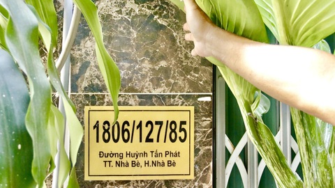 Chủ nhà cũng không nhớ nổi số nhà của mình- Ảnh 3. Một số nhà đã điều chỉnh, thay mới tại đường Huỳnh Tấn Phát, huyện Nhà Bè, TP.HCM - Ảnh: TIẾN QUỐC