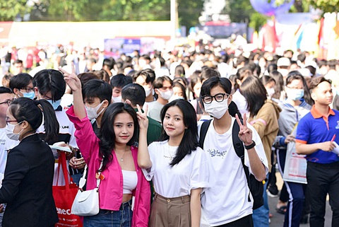 Mời dự Ngày hội tư vấn tuyển sinh - hướng nghiệp- Ảnh 1. Học sinh hào hứng dự Ngày hội tư vấn tuyển sinh - hướng nghiệp năm 2023 tại TP.HCM - Ảnh: D.PHAN