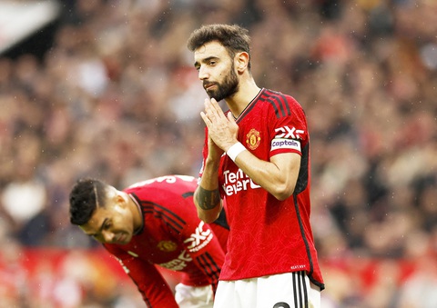 Vòng 26 Giải ngoại hạng Anh (Premier League): Khi mặt nạ của Man United rớt xuống- Ảnh 1. Man United trở lại thực tại sau trận thua Fulham - Ảnh: Reuters