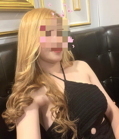 Đào nhậu - Những cô gái mua vui cuộc say - Kỳ 3: Nhan sắc và men say trên bàn nhậu- Ảnh 1. Ngoài nhan sắc và nhậu cứng, các cô đào bia này còn biết “nhẹ nhàng, hiền lành” để câu khách mối thân thiết - Ảnh M.T.