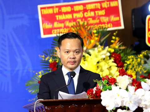 Cần Thơ sẽ có giải thưởng Ông Hoàng Quốc Cường - giám đốc Sở Y tế Cần Thơ - phát biểu phát động thi đua ngành y tế dịp kỷ niệm Ngày Thầy thuốc Việt Nam - Ảnh: T.LŨY