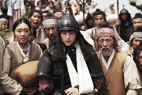 Phim The Admiral: Roaring Currents (top 1 phòng vé Hàn Quốc) bán được 17 triệu vé vào năm 2014 - Ảnh: IMDb Phim The Admiral: Roaring Currents (top 1 phòng vé Hàn Quốc) bán được 17 triệu vé vào năm 2014 - Ảnh: IMDb