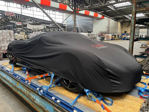 Koenigsegg Regera siêu hiếm sắp trở về Việt Nam: Tiền vận chuyển hơn 600 triệu đồng- Ảnh 1. Chiếc Koenigsegg Regera được chuyển về Việt Nam qua đường hàng không - Ảnh: Hoàng Kim Khánh/Facebook