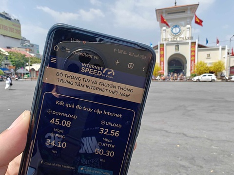 Mạng 5G quảng cáo siêu tốc nhưng nhiều nơi tốc độ chỉ ngang 4G, vì sao?- Ảnh 2. Mạng 5G gần chợ Bến Thành chỉ ngang 4G tại nhiều thời điểm - Ảnh: Đ.THIỆN