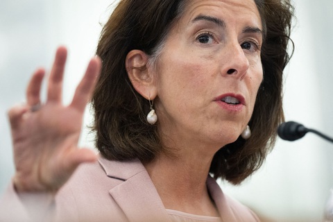 Bộ trưởng Thương mại Gina Raimondo khẳng định Mỹ sẽ giữ vị thế dẫn đầu về chip - Ảnh: AFP Bộ trưởng Thương mại Gina Raimondo khẳng định Mỹ sẽ giữ vị thế dẫn đầu về chip - Ảnh: AFP