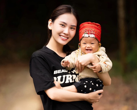 Mai Phương dành nhiều sự giúp đỡ cho trẻ em kém may mắn, trẻ em vùng cao - Ảnh: Facebook nhân vật Mai Phương dành nhiều sự giúp đỡ cho trẻ em kém may mắn, trẻ em vùng cao - Ảnh: Facebook nhân vật