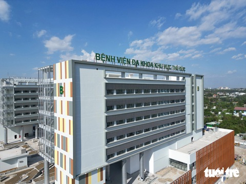 3 bệnh viện đa khoa Hóc Môn, Thủ Đức, Củ Chi sẽ hoạt động năm 2024 đang ra sao?- Ảnh 4. Nằm tại vị trí cửa ngõ, giáp ranh với các bệnh viện lân cận, Bệnh viện Đa khoa khu vực Thủ Đức cũng đón số lượng lớn bệnh nhân đến thăm khám, trong đó đặc biệt là các tỉnh Đồng Nai, Bình Dương - Ảnh: TRÚC QUYÊN