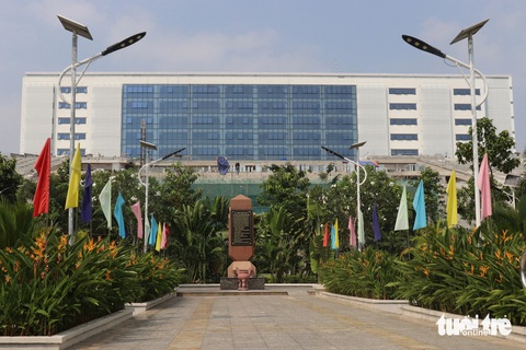 3 bệnh viện đa khoa Hóc Môn, Thủ Đức, Củ Chi sẽ hoạt động năm 2024 đang ra sao?- Ảnh 7. Dự kiến vào dịp lễ 30-4-2024 sắp tới, Bệnh viện Đa khoa khu vực Hóc Môn khánh thành, chính thức đi vào hoạt động toàn bộ tòa nhà mới - Ảnh: XUÂN MAI