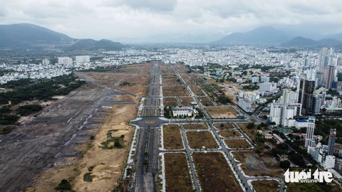 Hình ảnh 3 dự án BT dang dở của Tập đoàn Phúc Sơn ở Nha Trang- Ảnh 1. Khu vực sân bay Nha Trang (Khánh Hòa) được sử dụng làm quỹ đất thanh toán các dự án BT (xây dựng - chuyển giao) cho Tập đoàn Phúc Sơn - Ảnh: TRẦN HƯỚNG