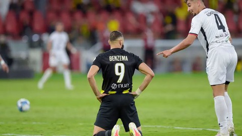 Tin tức thể thao sáng 27-2: Everton được giảm án, Benzema sút hỏng phạt đền- Ảnh 2. Benzema đang trải qua giai đoạn khó khăn ở Saudi Pro League - Ảnh: Getty