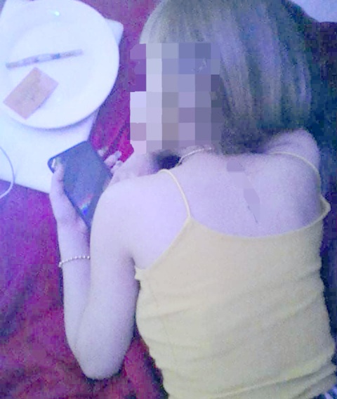 Đào nhậu - Những cô gái mua vui cuộc say - Kỳ 5: Vực thẳm tàn tạ kinh hoàng của đào nhậu- Ảnh 5. Nhiều cô đào nhậu xuống dốc rất nhanh vì rượu bia quá mức và sử dụng chất kích thích - Ảnh: M.T