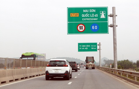 Đường cao tốc vắng vốn tư nhân- Ảnh 1. Cao tốc Mai Sơn - quốc lộ 45 thuộc cao tốc Bắc - Nam phía Đông được phân kỳ đầu tư với quy mô 4 làn, không có dải dừng xe khẩn cấp liên tục - Ảnh: NHẬT QUANG