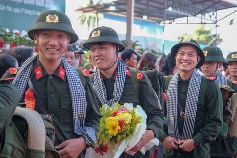 Hơn 2.000 thanh niên Cần Thơ nhập ngũ- Ảnh 1. Thanh niên Cần Thơ nhập ngũ - Ảnh: T.L.