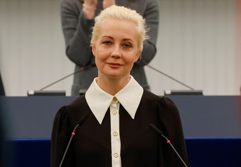 Bà Yulia Navalnaya, vợ của ông Alexei Navalny, tuyên bố sẽ làm tiếp những công việc của chồng - Ảnh: REUTERS Bà Yulia Navalnaya, vợ của ông Alexei Navalny, tuyên bố sẽ làm tiếp công việc của chồng - Ảnh: REUTERS