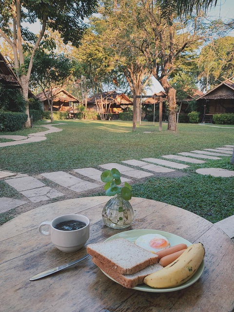 Cuộc sống quay cuồng lo lắng, tôi dành thời gian đi chữa lành- Ảnh 2. Ăn sáng trong resort