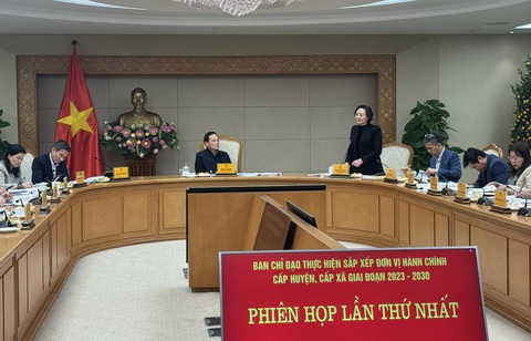 Phó thủ tướng: So với các nước thì bộ máy của ta nặng nề nên khó tăng lương- Ảnh 1. Quang cảnh phiên họp - Ảnh: GIA HÂN