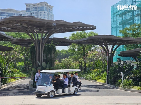 Cổng vào dự án bất động sản quy mô hơn 500 triệu USD của nhà đầu tư từ Singapore, kế bên công viên trung tâm của thành phố mới Bình Dương - Ảnh: BÁ SƠN Cổng vào dự án bất động sản quy mô hơn 500 triệu USD của nhà đầu tư từ Singapore, kế bên công viên trung tâm của thành phố mới Bình Dương - Ảnh: BÁ SƠN