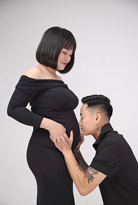 Võ sĩ Bùi Yến Ly: Bùi Yến Ly cùng vợ đang chờ đón đứa con đầu lòng - Ảnh: NVCC
