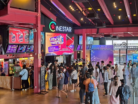 Khán giả đến mua vé tại hệ thống rạp của Cinestar - Ảnh: Cinestar Khán giả đến mua vé tại hệ thống rạp của Cinestar - Ảnh: Cinestar