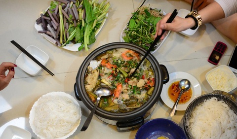 Ngày 8-3: Sợ những bữa liên hoan cho đẹp mặt!- Ảnh 1. Không có các anh, chị em vẫn có thể vui chơi tưng bừng - Ảnh minh họa: T.T.D.