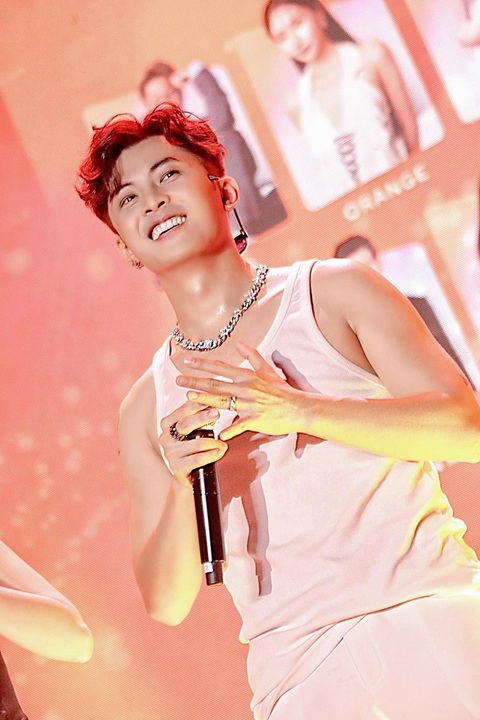 Khi fan xin đồ, Gin Tuấn Kiệt đáp: ‘Trừ quần áo, tất cả đều là của Puka’- Ảnh 2. Ông xã Puka hài hước tiết lộ ngoài quần áo, tất cả mọi thứ là của Puka khi nghe fan xin đồ