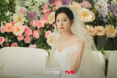 Cặp đôi phim Queen of tears tung bộ ảnh cưới đẹp xuất sắc- Ảnh 4.