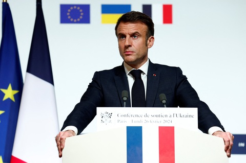Pháp, NATO làm rõ tuyên bố 'không loại trừ khả năng đưa quân tới Ukraine'- Ảnh 1. Tổng thống Pháp Emmanuel Macron phát biểu tại Điện Elysee ở Paris, Pháp hôm 26-2 - Ảnh: REUTERS