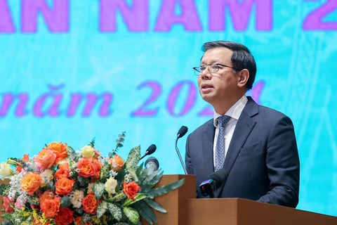 Ông Nguyễn Việt Quang, Tổng Giám đốc Vingroup tham luận về chủ đề: Huy động vốn qua thị trường chứng khoán: Kênh huy động vốn không thể thiếu đối với doanh nghiệp: Ông Nguyễn Việt Quang, tổng giám đốc Vingroup, tham luận về chủ đề: Huy động vốn qua thị trường chứng khoán: Kênh huy động vốn không thể thiếu đối với doanh nghiệp
