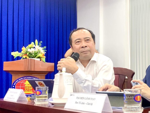 Đại học Quốc gia TP.HCM cần tuyển 65 nhà khoa học trẻ xuất sắc- Ảnh 2. PGS.TS Vũ Hải Quân - giám đốc Đại học Quốc gia TP.HCM - chia sẻ về chương trình VNU350 tại tọa đàm - Ảnh: TRẦN HUỲNH