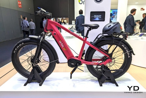 Xe đạp điện đầu tiên trang bị 5G, tính năng xịn như ô tô- Ảnh 1. Xe sở hữu camera trước 64MP, camera sau 2MP và camera 8MP gắn phía trên màn hình cảm ứng 7 inch. Mỗi camera đều có một vai trò - Ảnh: Yanko Design