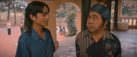 Hai nghệ sĩ Bạch Long, Tuấn Dũng tung hứng trong một cảnh hài - Ảnh: ĐPCC Hai nghệ sĩ Bạch Long, Tuấn Dũng tung hứng trong một cảnh hài - Ảnh: ĐPCC