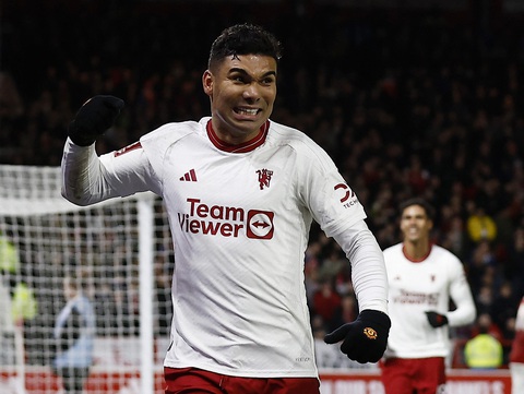 Tin tức thể thao sáng 29-2: Man United đụng độ Liverpool ở tứ kết Cúp FA- Ảnh 1. Casemiro ăn mừng bàn thắng phút 89 - Ảnh: REUTERS