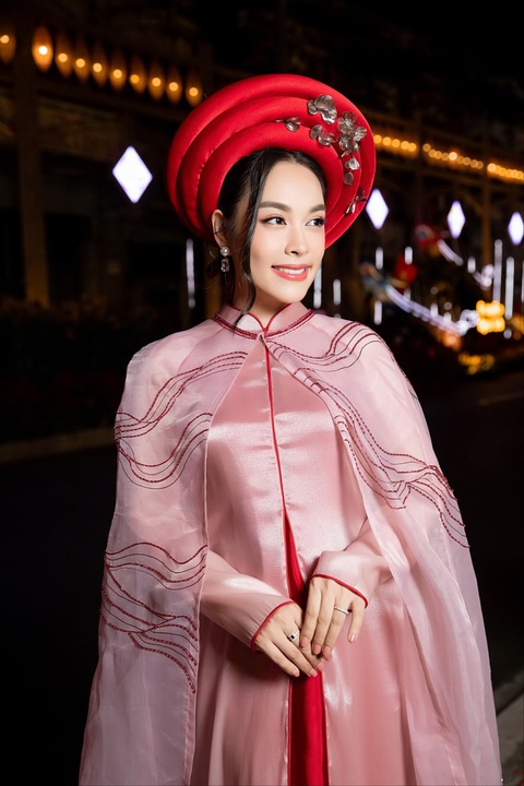 O Sen Ngọc Mai: Nhiều cơ hội từ tư vấn, hướng nghiệp sớm- Ảnh 2. Theo em về nhà và Cánh sen cô độc là hai ca khúc để lại nhiều dấu ấn trong năm 2023 của Ngọc Mai khi kết hợp cùng ê kíp trẻ - Ảnh: NVCC
