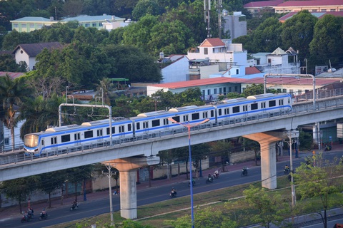 Liệu metro số 1 có kịp đưa vào vận hành tháng 8-2024?- Ảnh 1. Chủ đầu tư đặt mục tiêu đưa vào vận hành thương mại tuyến metro số 1 chính thức vào tháng 8-2024 - Ảnh: QUANG ĐỊNH