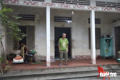 Sau 7 năm được minh oan, cựu tử tù Hàn Đức Long vẫn chờ bồi thường- Ảnh 3. Căn nhà cấp 4 của gia đình ông Hàn Đức Long đã cũ kỹ, xuống cấp, cựu tử tù mong nhận tiền bồi thường để sửa sang lại ngôi nhà - Ảnh: DANH TRỌNG