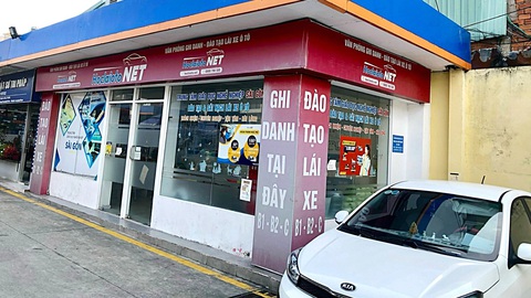 Bị lừa học lái xe ô tô, uất ức không biết kêu ai- Ảnh 1. Một văn phòng ghi danh dạy lái xe ở quận Gò Vấp, TP.HCM nay đã không còn hoạt động sau khi bị học viên phản ánh việc nhận tiền nhưng không tổ chức dạy - Ảnh: L.D.