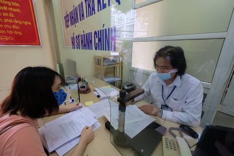 Cán bộ công chức Nhà nước thuộc diện tăng lương từ 1-7 - Ảnh: NAM TRẦN Cán bộ công chức nhà nước thuộc diện tăng lương từ ngày 1-7 - Ảnh: NAM TRẦN