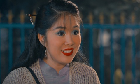 Màn 'thả thính' có 1-0-2 của 'ông chủ trại hòm' Kim Tử Long với Lê Phương- Ảnh 2. Lê Phương ngỡ ngàng trước màn