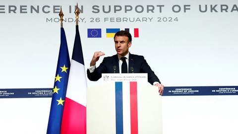 Tổng thống Pháp Emmanuel Macron phát biểu tại cuộc họp báo kết thúc sự kiện họp thượng đỉnh ở Paris vào hôm 26-2 - Ảnh: Reuters Tổng thống Pháp Emmanuel Macron phát biểu tại cuộc họp báo kết thúc sự kiện họp thượng đỉnh ở Paris vào hôm 26-2 - Ảnh: Reuters
