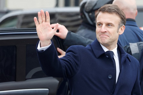 Ông Macron khẳng định không lỡ lời chuyện lính NATO tới Ukraine- Ảnh 1. Tổng thống Pháp Emmanuel Macron dự sự kiện làng Olympic Saint-Denis ở Pháp ngày 29-2 - Ảnh: REUTERS