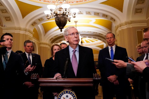 Lãnh đạo phe thiểu số Cộng hòa tại Thượng viện Mỹ, ông Mitch McConnell, phát biểu trước báo giới sau cuộc họp tại Nhà Trắng, ngày 27-2 - Ảnh: REUTERS Lãnh đạo phe thiểu số Cộng hòa tại Thượng viện Mỹ, ông Mitch McConnell, phát biểu trước báo giới sau cuộc họp tại Nhà Trắng, ngày 27-2 - Ảnh: REUTERS