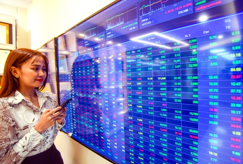 Trong phiên ngày 28-2, VN-Index tăng mạnh vượt đỉnh của năm 2023 - Ảnh: QUANG ĐỊNH Trong phiên ngày 28-2, VN-Index tăng mạnh vượt đỉnh của năm 2023 - Ảnh: QUANG ĐỊNH