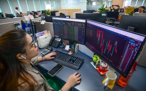 VN-Index vượt vùng đỉnh thiết lập năm 2023 trong phiên ngày 28-2-2024 - Ảnh: QUANG ĐỊNH VN-Index vượt vùng đỉnh thiết lập năm 2023 trong phiên ngày 28-2-2024 - Ảnh: QUANG ĐỊNH