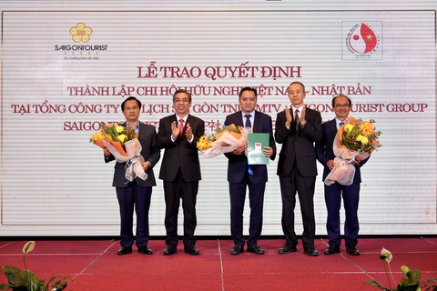 Thành lập Chi hội Hữu nghị Việt Nam - Nhật Bản tại Saigontourist Group- Ảnh 1. Phó bí thư Thành ủy TP.HCM Nguyễn Phước Lộc và Tổng lãnh sự Nhật Bản tại TP.HCM - Ảnh: HỮU HẠNH