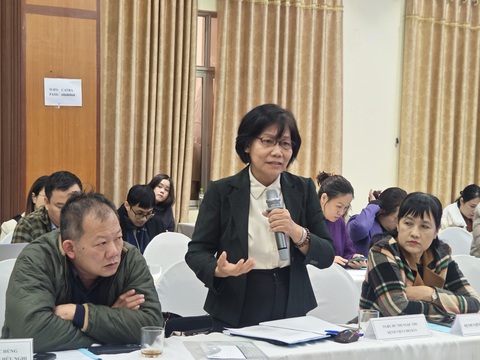 BS Dư Thị Ngọc Thu, Bệnh viện Chợ Rẫy chia sẻ tại hội thảo - Ảnh: DƯƠNG LIỄU Bác sĩ Dư Thị Ngọc Thu, Bệnh viện Chợ Rẫy, chia sẻ tại hội thảo - Ảnh: DƯƠNG LIỄU
