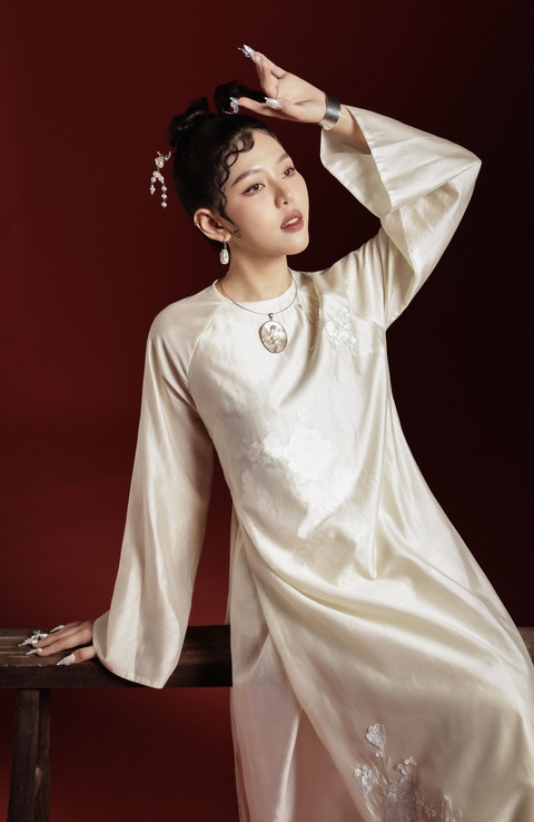 Muộii tung bộ hình Tết gây thương nhớ- Ảnh 2. Dừng lại ở top 5 Vietnam Idol 2023, Muộii quay lại tập trung vào việc phát triển bản thân, đồng thời nhận lời mời đi hát để có thể cải thiện nhiều hơn về khả năng trình diễn của mình, song song đó cô nàng và ê kíp cũng có một số kế hoạch cho những dự án âm nhạc mới trong năm 2024.