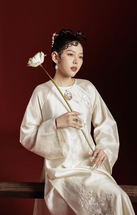Muộii tung bộ hình Tết gây thương nhớ- Ảnh 6. “Muộii hứa rằng sẽ cố gắng hoàn thành để có thể gửi tặng đến khán giả yêu thương. Một lần nữa Muộii mong rằng các bạn sẽ chờ thêm một chút nữa để Muộii có thêm chút thời gian hoàn thành những sản phẩm âm nhạc của mình. Cảm ơn các bạn khán giả rất nhiều"