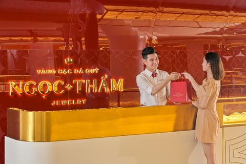 Ngọc Thẩm Jewelry và nỗ lực nâng tầm thương hiệu trang sức Việt- Ảnh 4. NTJ tập trung nâng cao năng lực chuyên môn nghệ nhân và tư vấn viên