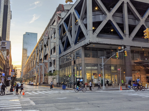 Ngắm thiết kế bến xe buýt New York mới trị giá 10 tỉ USD- Ảnh 5. Bến xe buýt New York ở thời điểm hiện tại - Ảnh: FLICKR